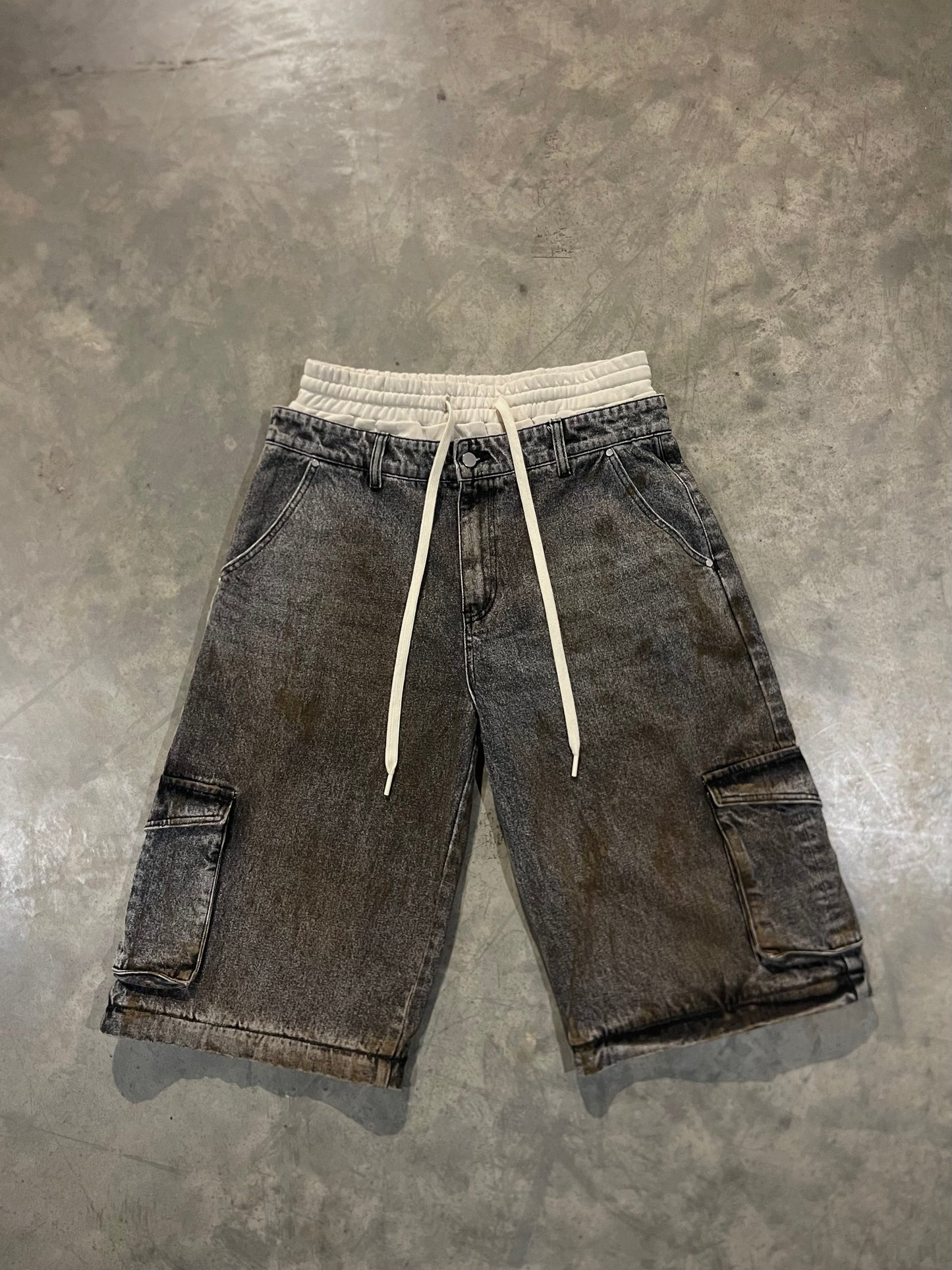 Mud-Wash Double Waisted Cargo Jeans